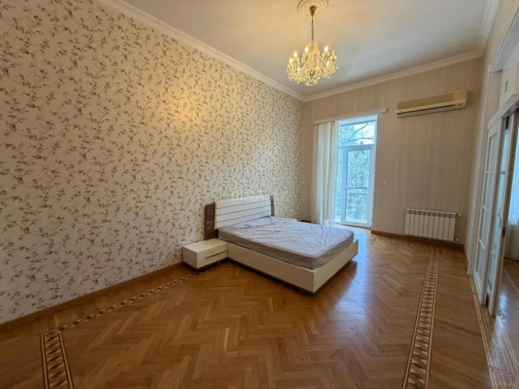 Kirayə verilir 4 otaqlı mənzil 200 m²