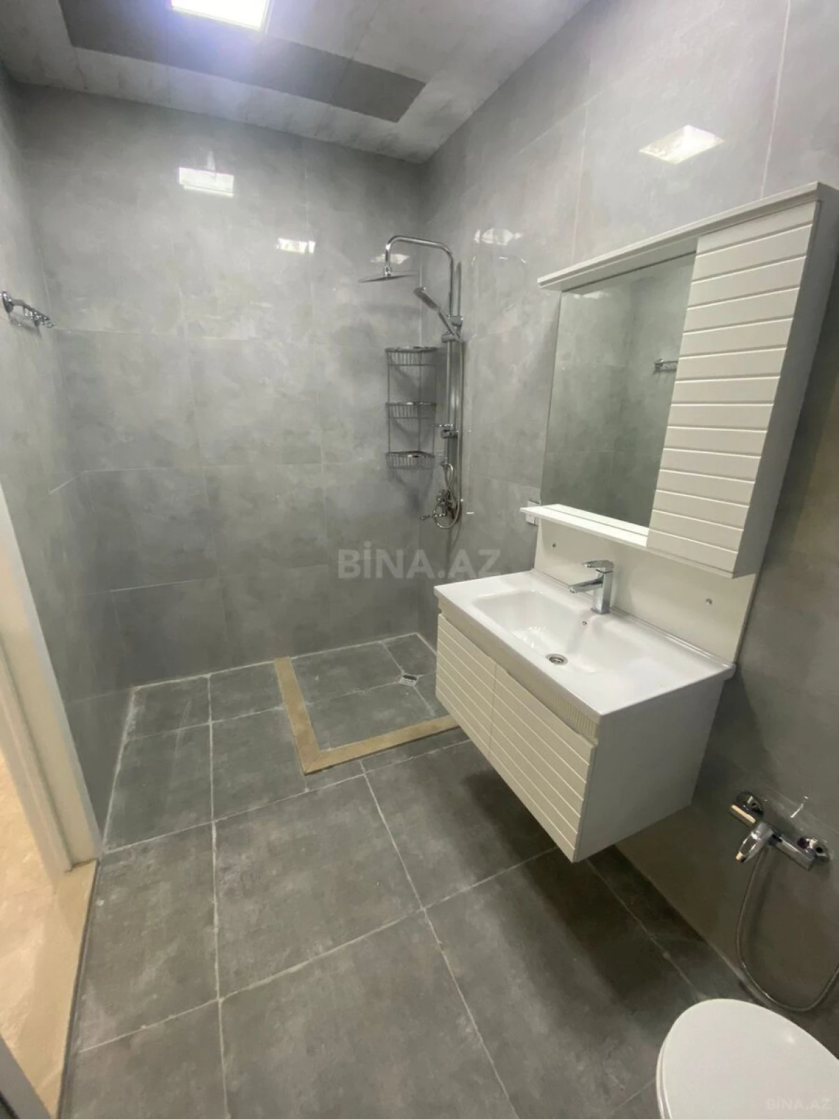 Kirayə verilir 2 otaqlı mənzil 75 m²