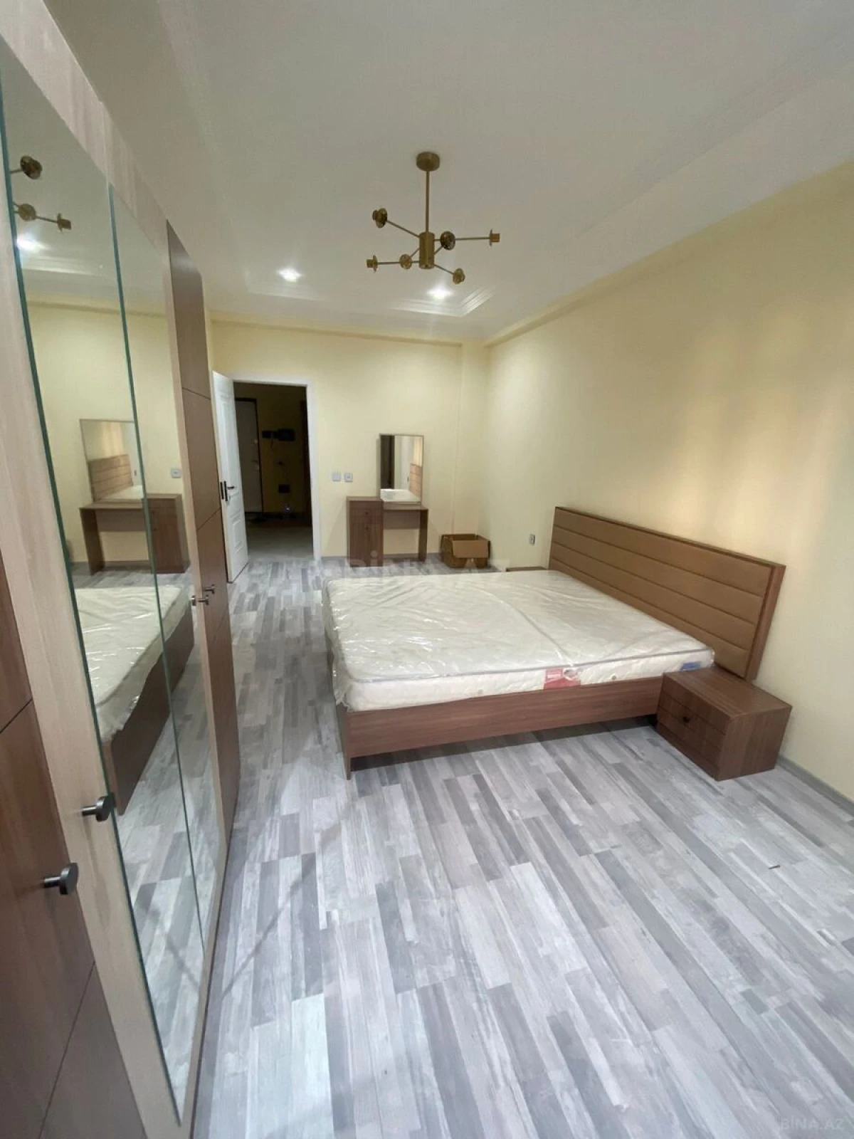 Kirayə verilir 2 otaqlı mənzil 75 m²