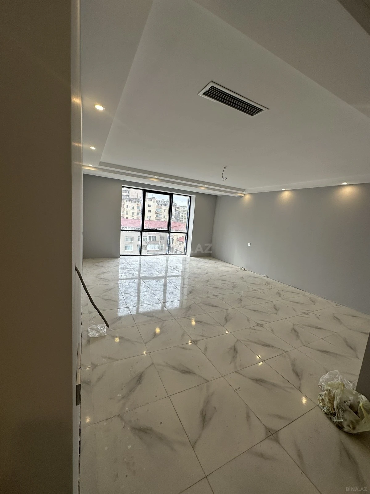 Satılır 3 otaqlı mənzil 105 m²