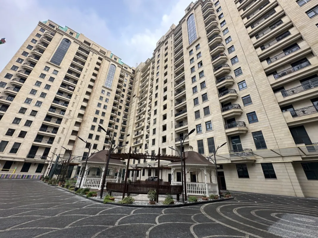 Satılır 3 otaqlı mənzil 105 m²