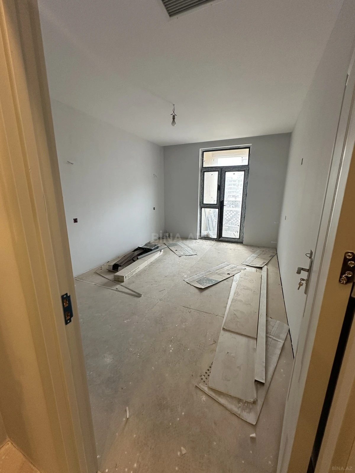 Satılır 3 otaqlı mənzil 105 m²