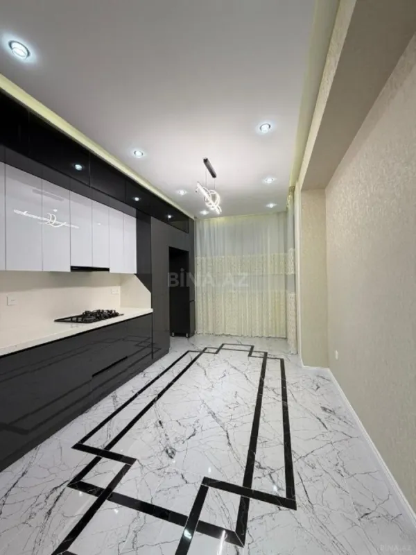Satılır 3 otaqlı mənzil 130 m²