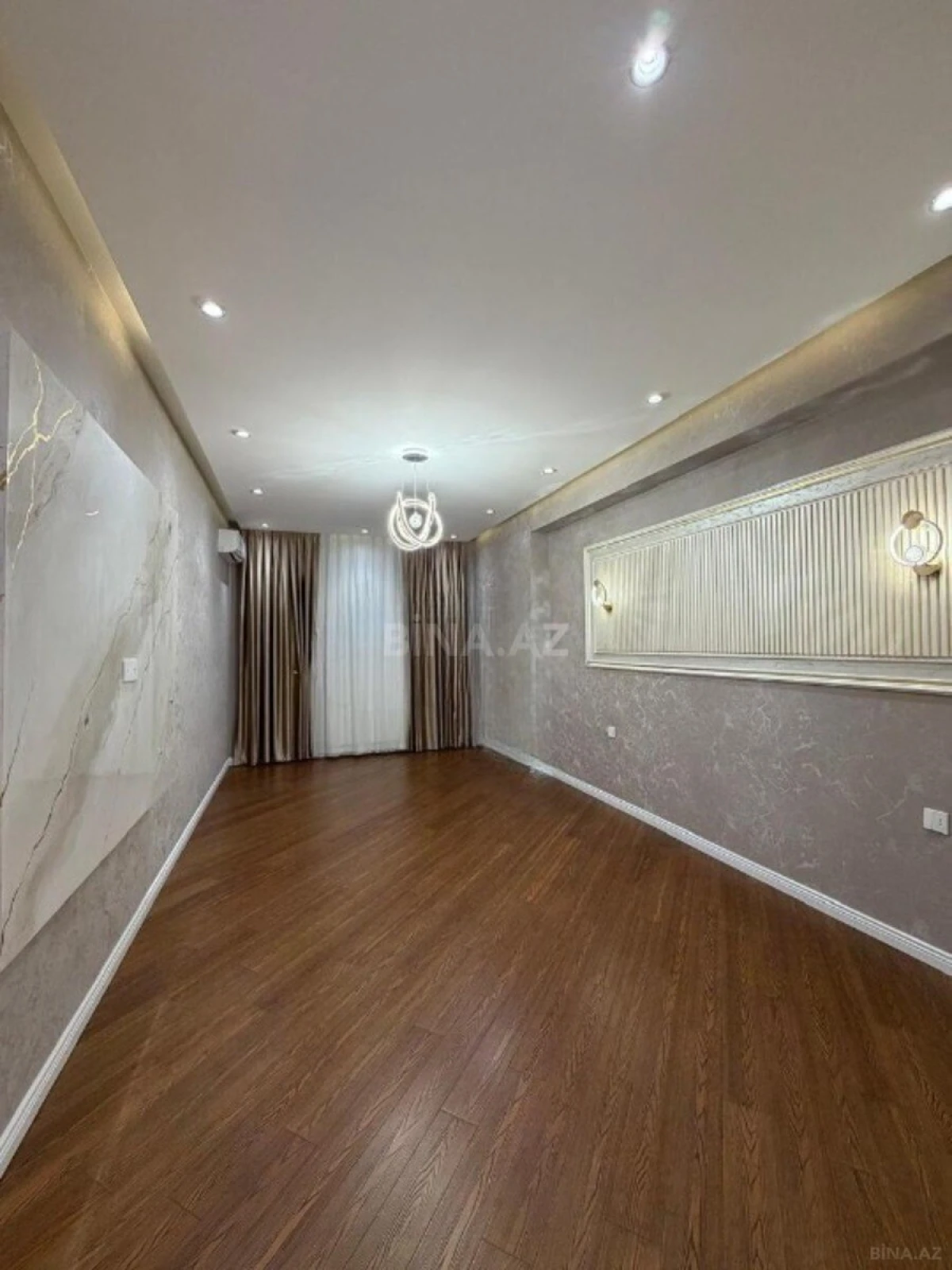 Satılır 3 otaqlı mənzil 130 m²