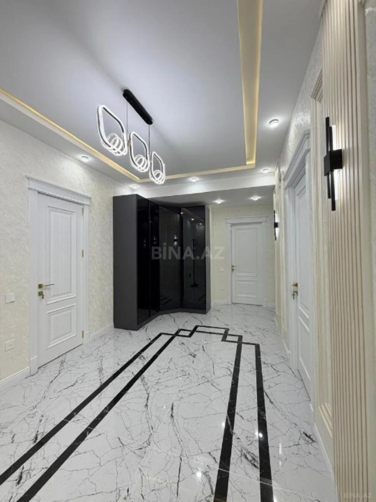Satılır 3 otaqlı mənzil 130 m²