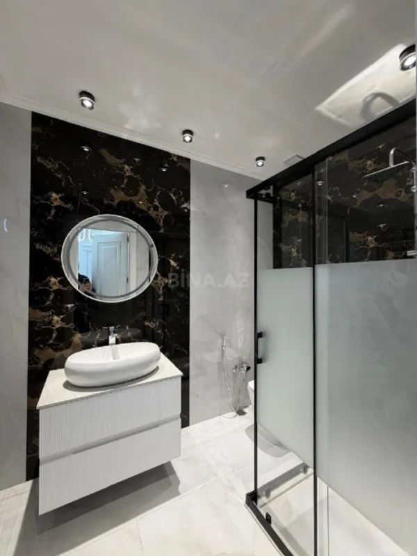 Satılır 3 otaqlı mənzil 130 m²