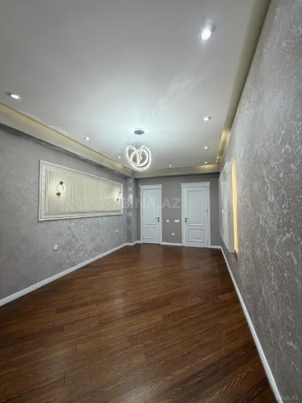 Satılır 3 otaqlı mənzil 130 m²