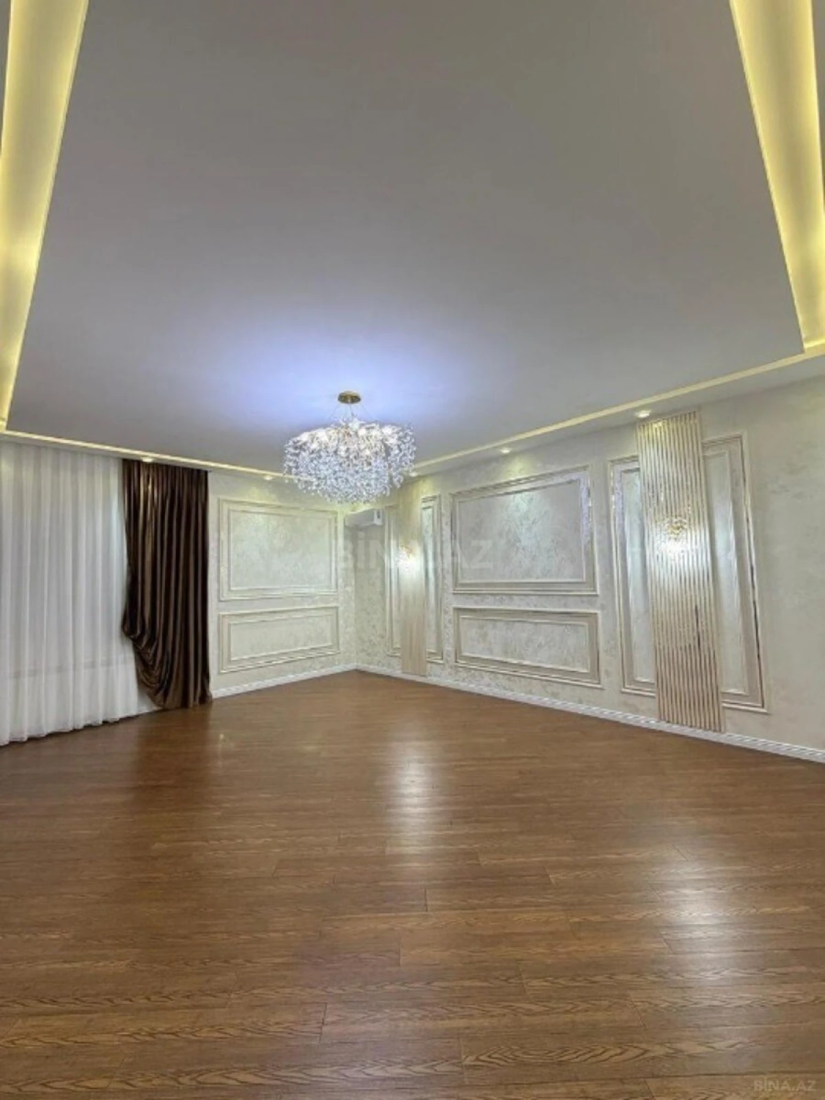 Satılır 3 otaqlı mənzil 130 m²