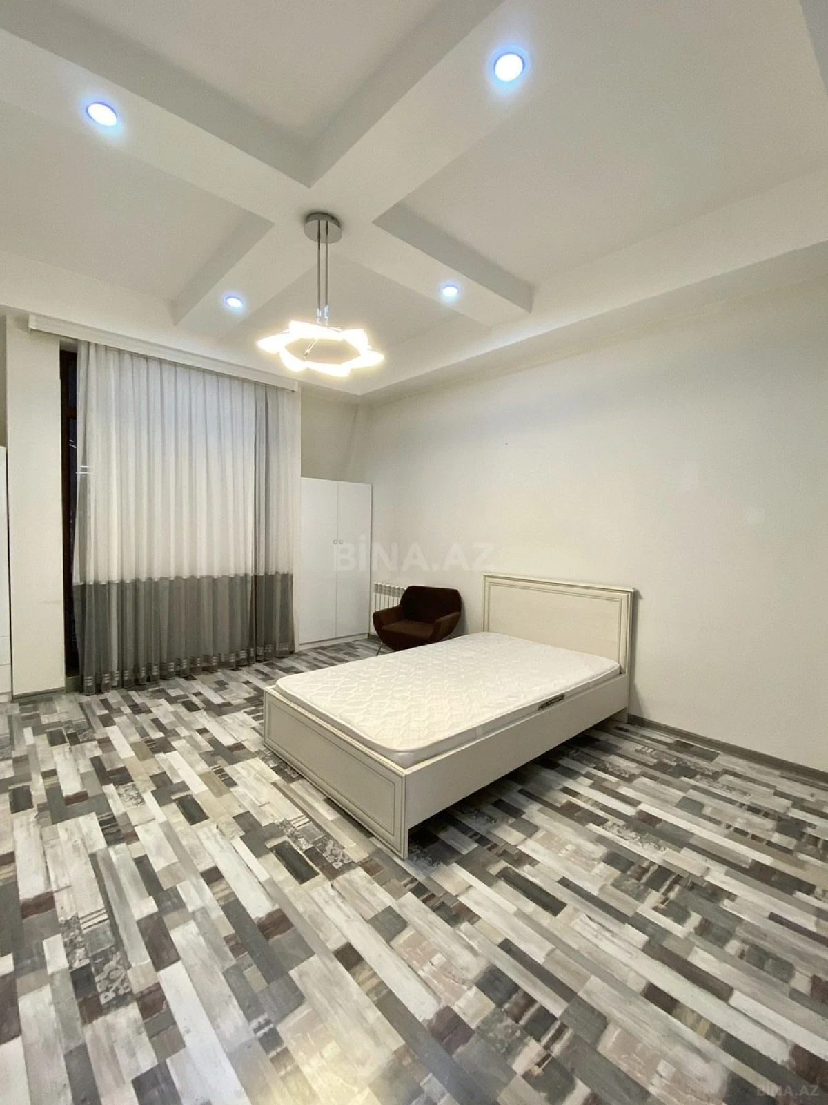 Kirayə verilir 3 otaqlı mənzil 120 m²