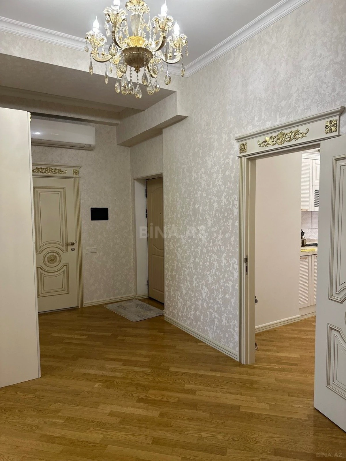 Kirayə verilir 3 otaqlı mənzil 150 m²