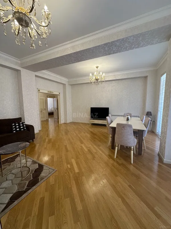 Kirayə verilir 3 otaqlı mənzil 150 m²