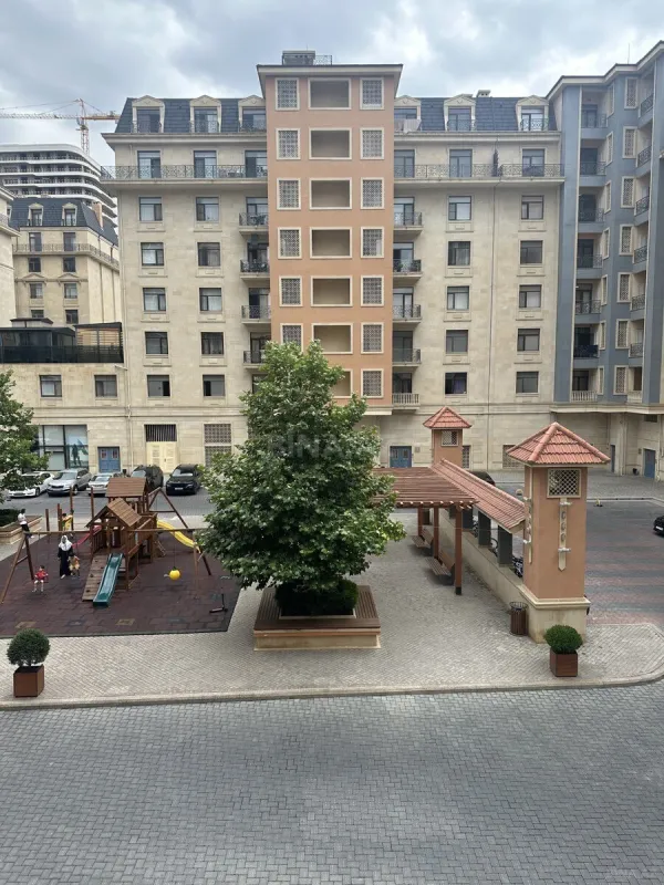 Kirayə verilir 3 otaqlı mənzil 150 m²
