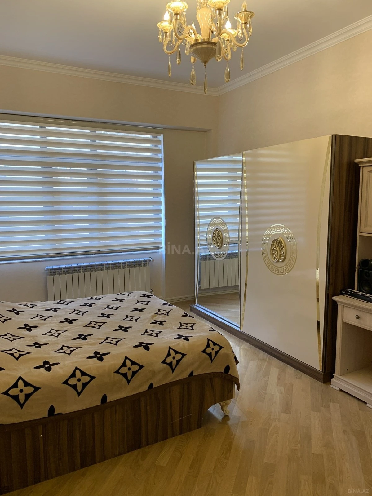 Kirayə verilir 3 otaqlı mənzil 150 m²