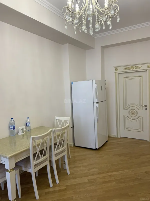 Kirayə verilir 3 otaqlı mənzil 150 m²