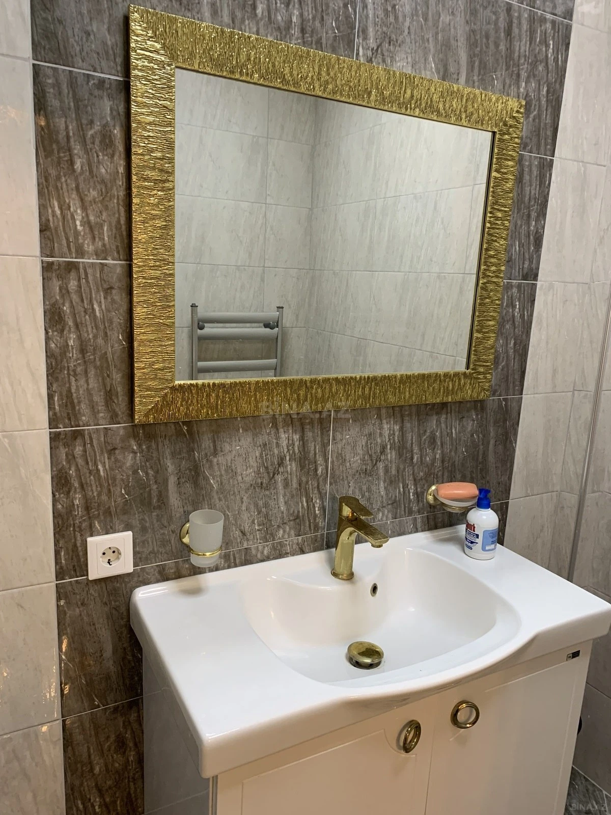 Kirayə verilir 3 otaqlı mənzil 150 m²