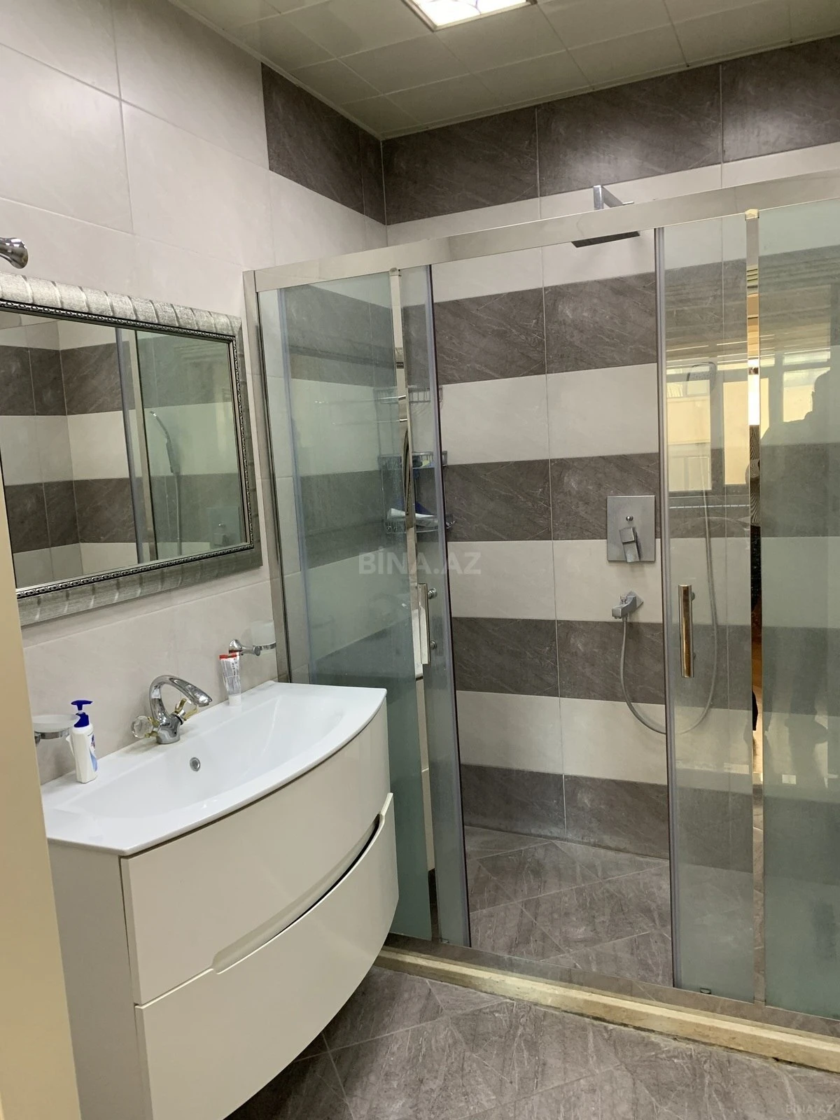 Kirayə verilir 3 otaqlı mənzil 150 m²