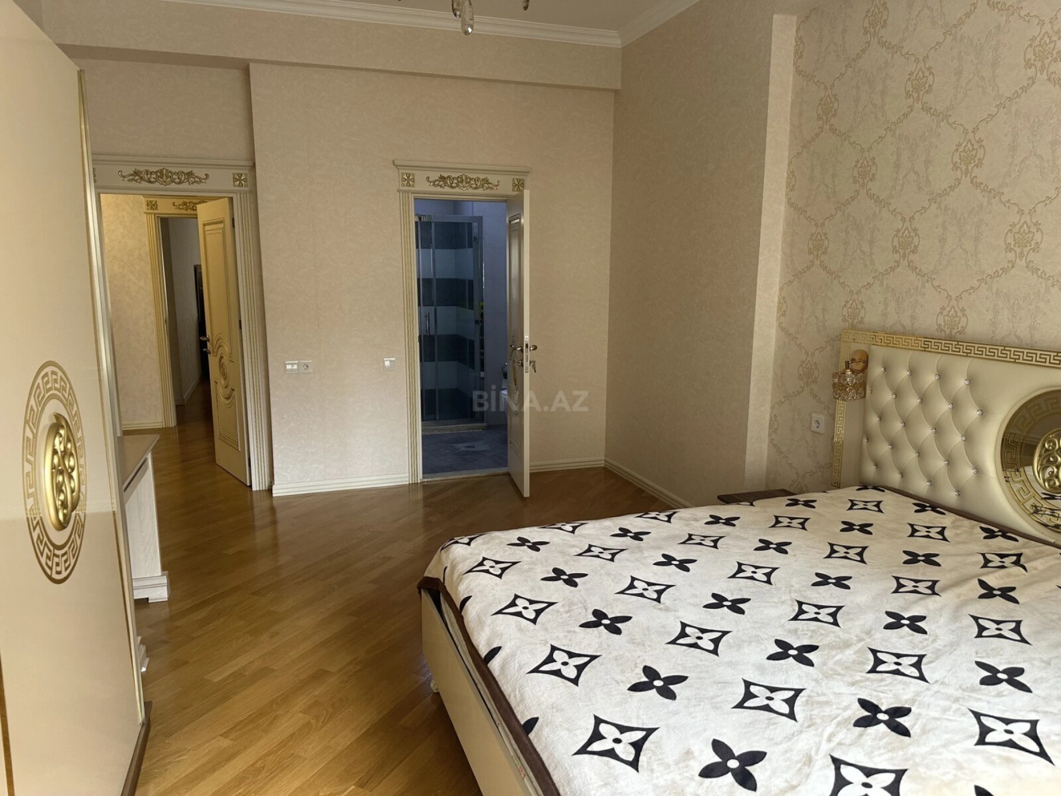 Kirayə verilir 3 otaqlı mənzil 150 m²