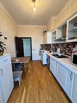 Satılır 2 otaqlı mənzil 86 m²