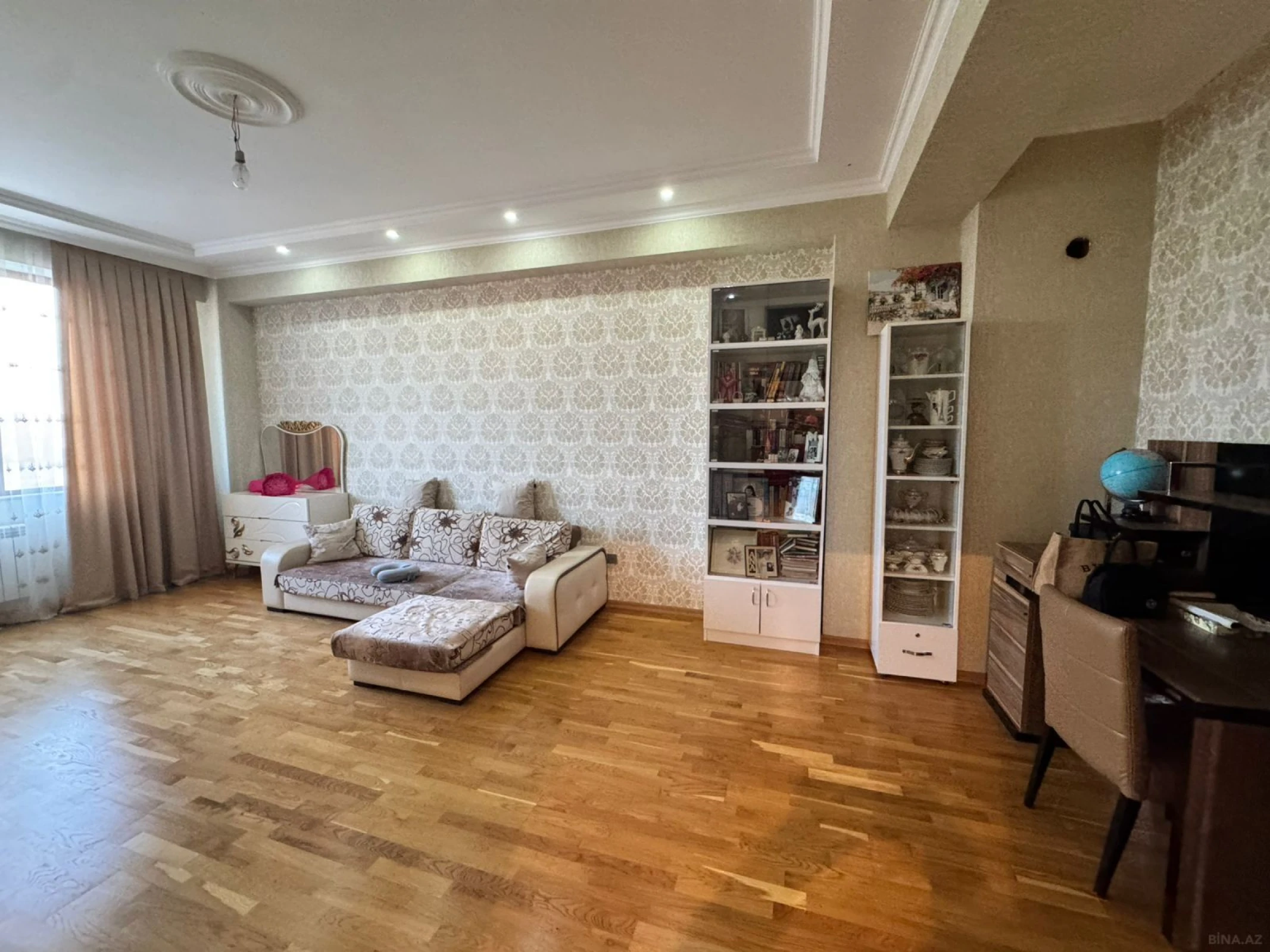 Satılır 2 otaqlı mənzil 86 m²