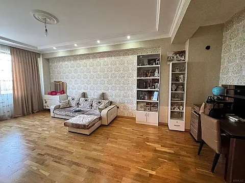 Satılır 2 otaqlı mənzil 86 m²
