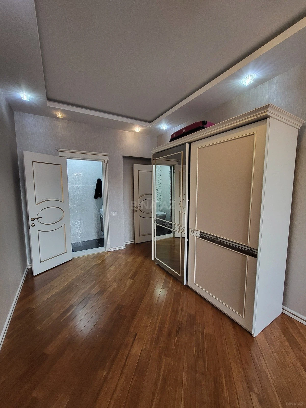 Satılır 3 otaqlı mənzil 90 m²