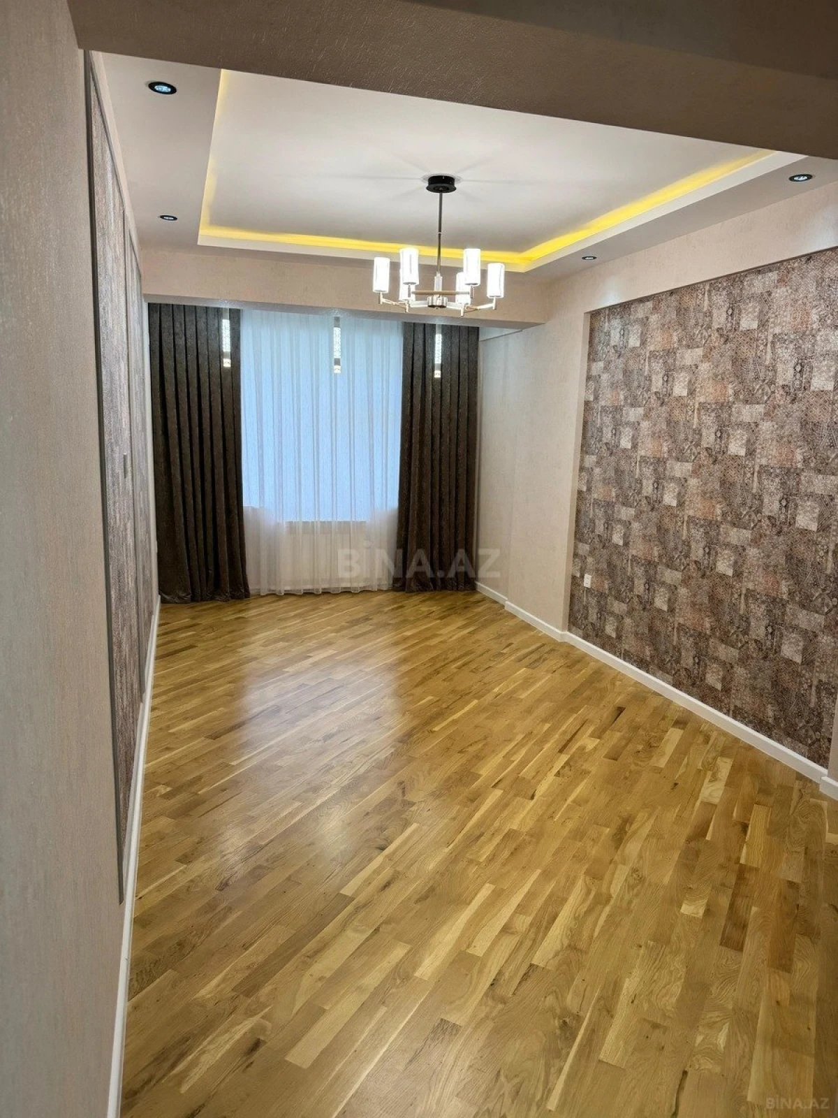Satılır 4 otaqlı mənzil 153 m²
