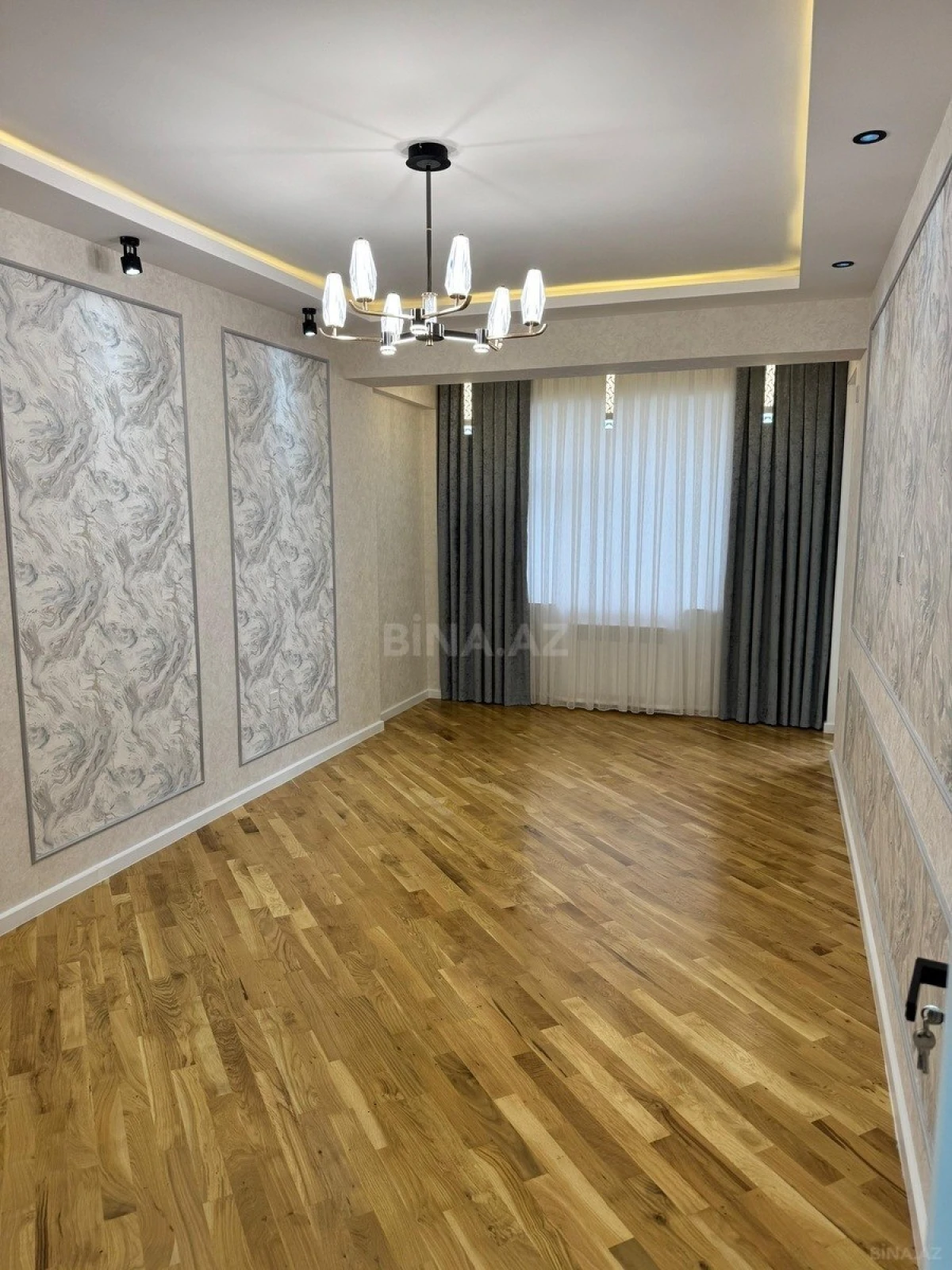 Satılır 4 otaqlı mənzil 153 m²