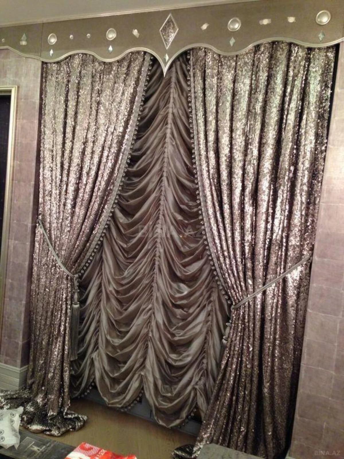 Satılır 5 otaqlı mənzil 239 m²