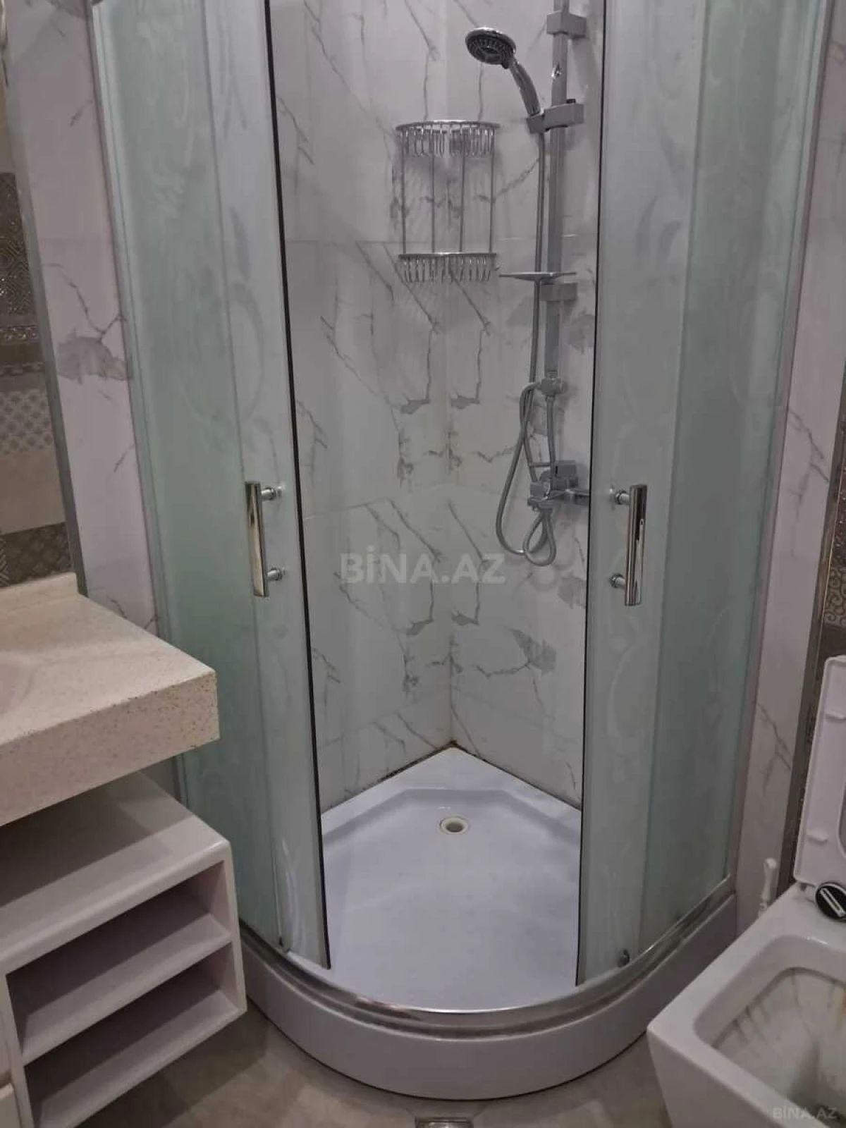 Kirayə verilir 2 otaqlı mənzil 85 m²