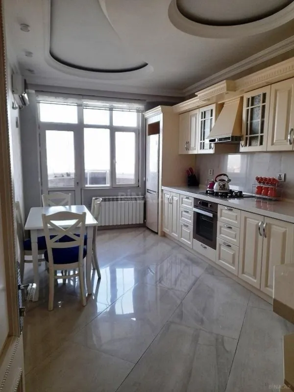 Kirayə verilir 2 otaqlı mənzil 110 m²
