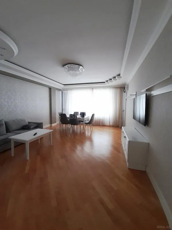 Kirayə verilir 2 otaqlı mənzil 110 m²