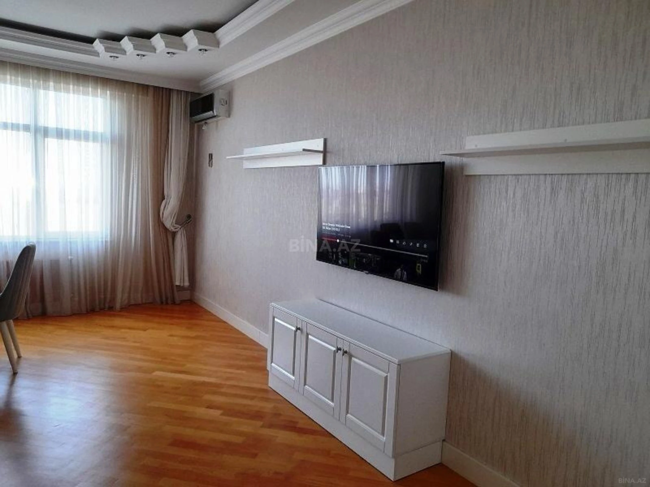 Kirayə verilir 2 otaqlı mənzil 110 m²