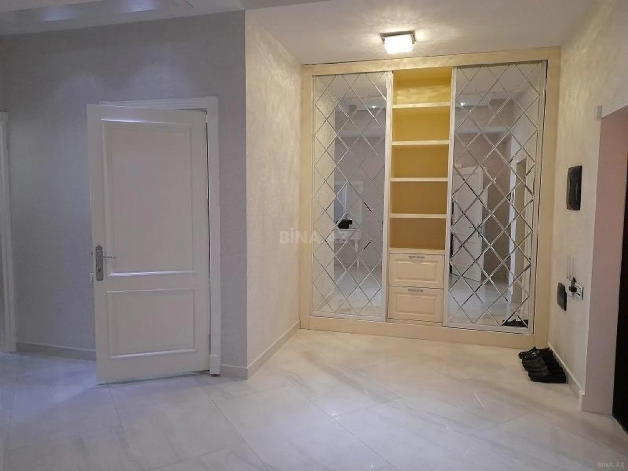 Kirayə verilir 2 otaqlı mənzil 110 m²