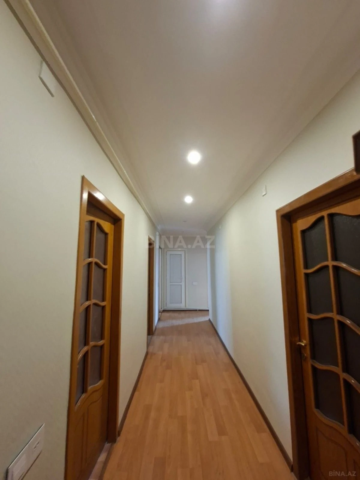 Satılır 5 otaqlı mənzil 120 m²