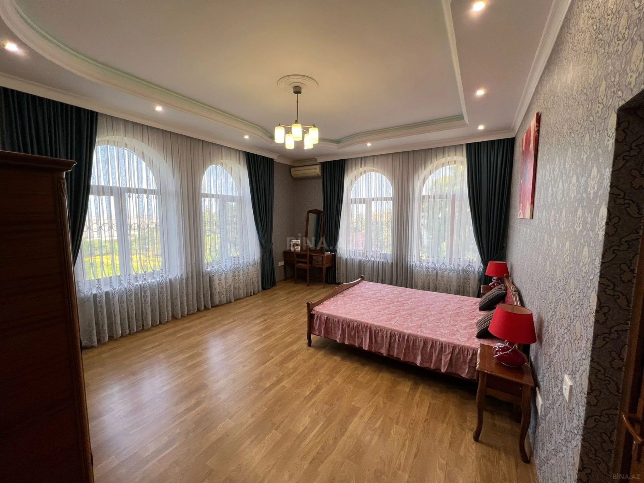 Kirayə verilir 7 otaqlı həyət evi 600 m²