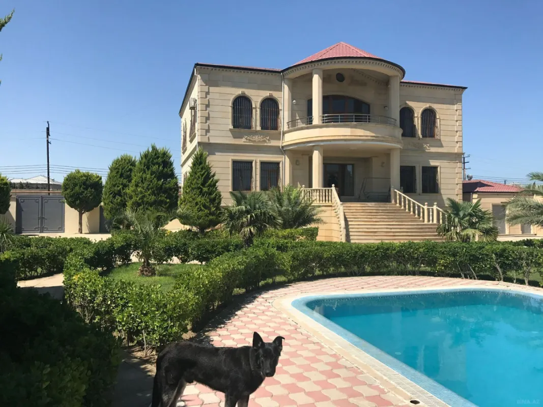 Kirayə verilir 7 otaqlı həyət evi 600 m²