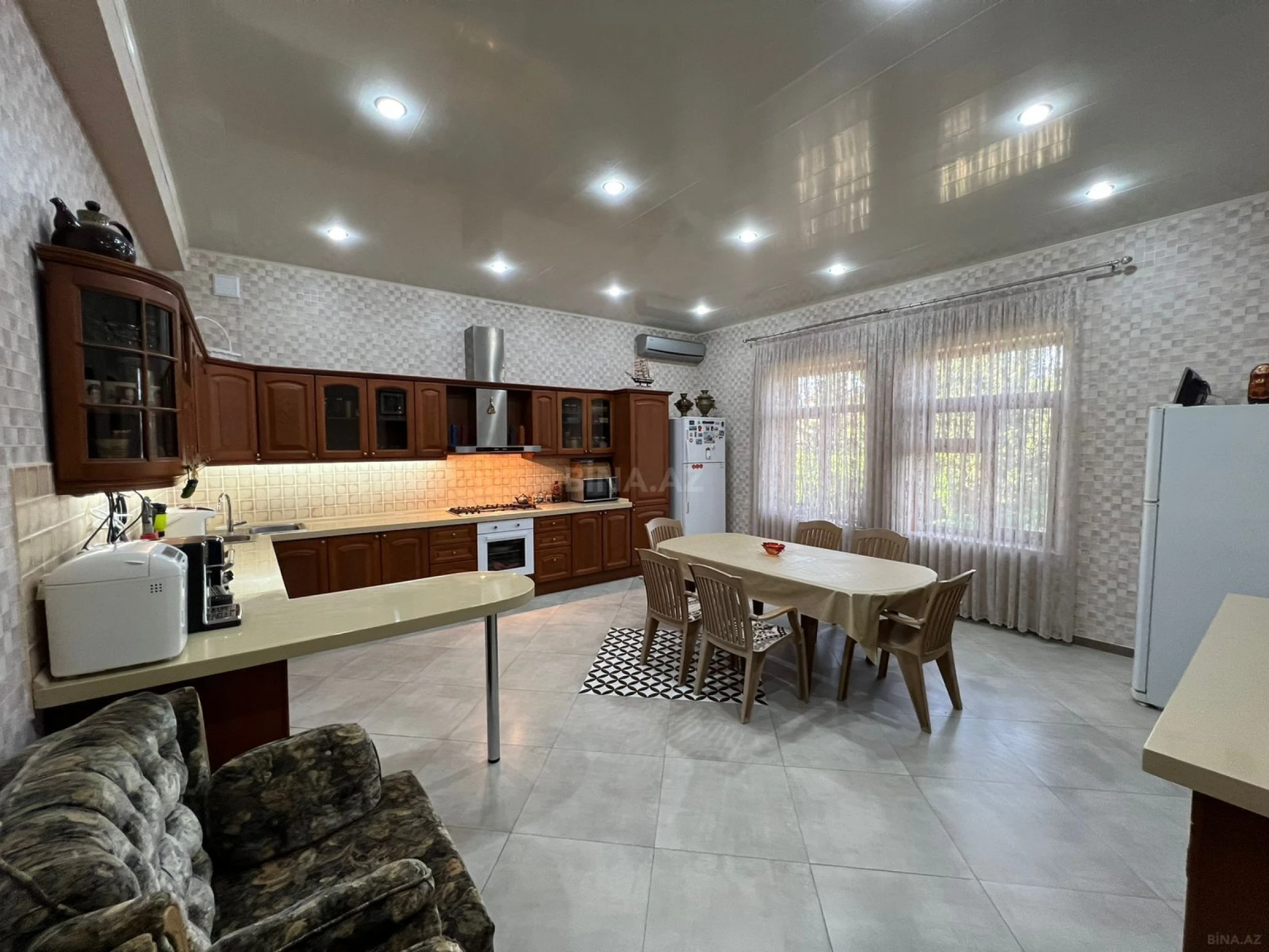 Kirayə verilir 7 otaqlı həyət evi 600 m²