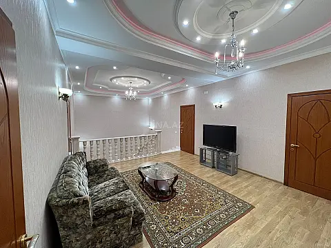 Kirayə verilir 7 otaqlı həyət evi 600 m²