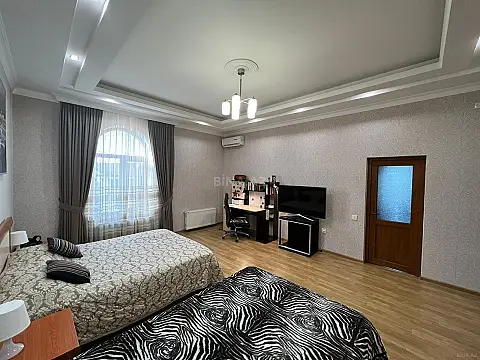 Kirayə verilir 7 otaqlı həyət evi 600 m²