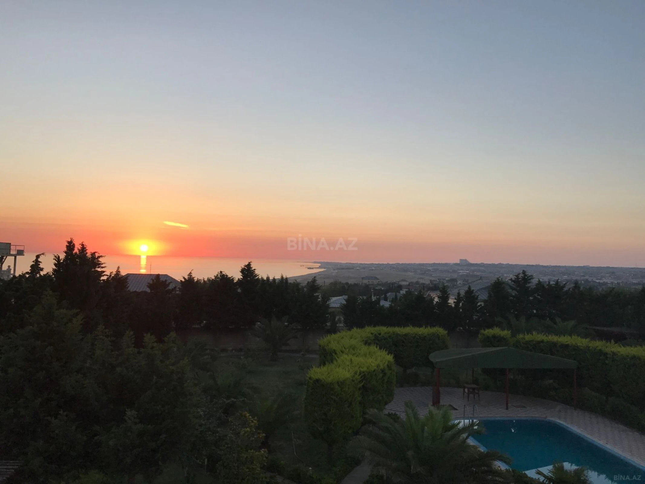 Kirayə verilir 7 otaqlı həyət evi 600 m²