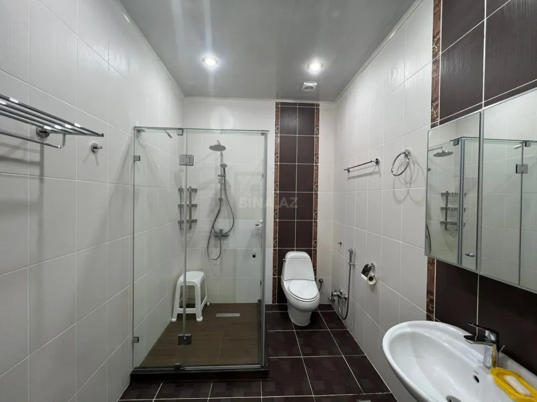 Kirayə verilir 7 otaqlı həyət evi 600 m²