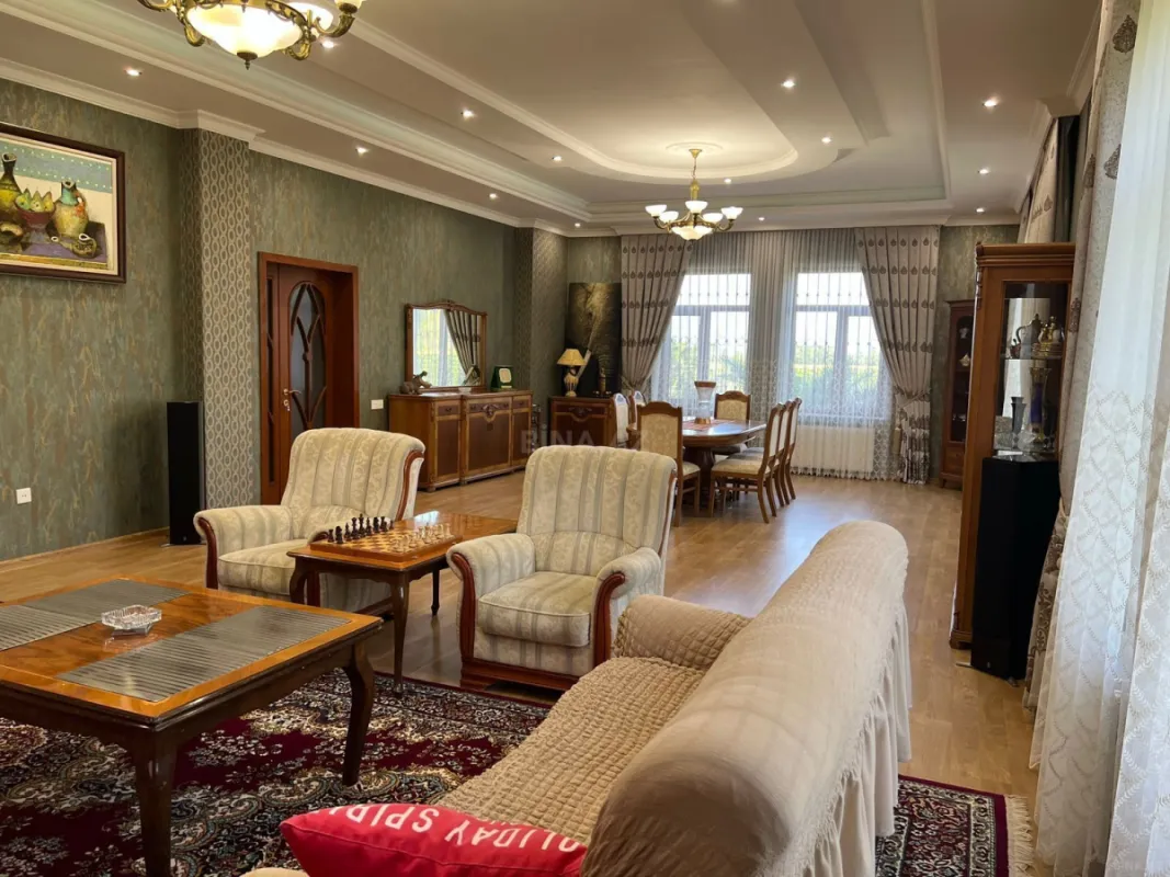 Kirayə verilir 7 otaqlı həyət evi 600 m²