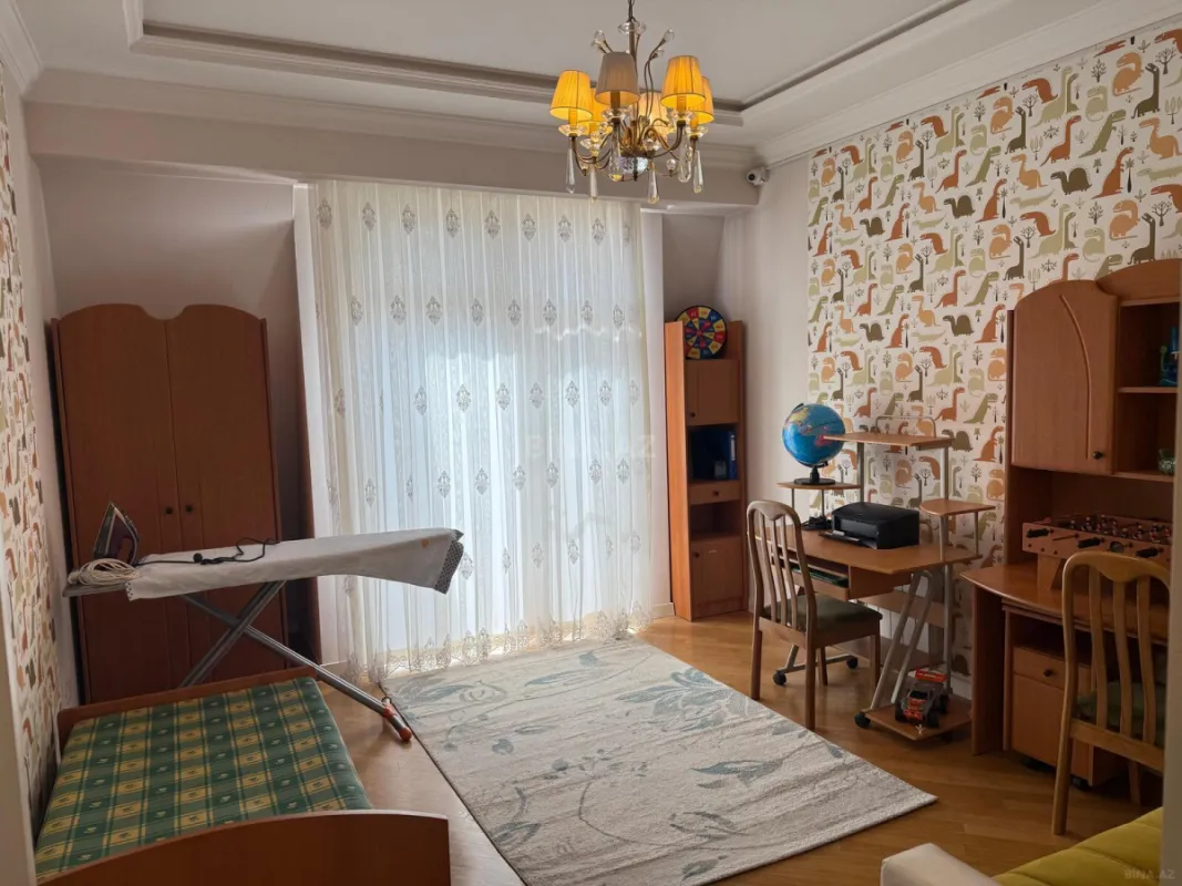 Kirayə verilir 5 otaqlı mənzil 210 m²
