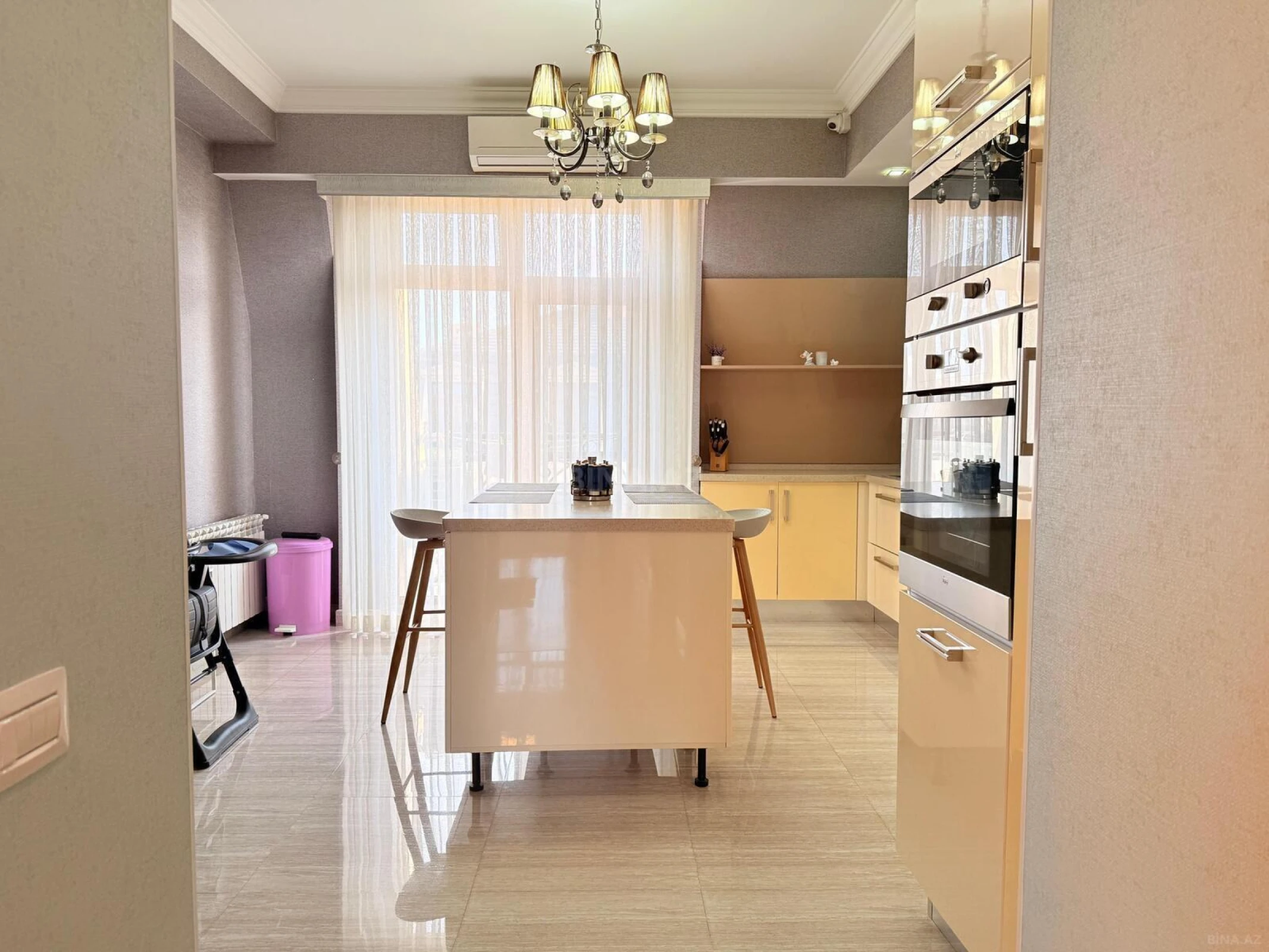 Kirayə verilir 5 otaqlı mənzil 210 m²