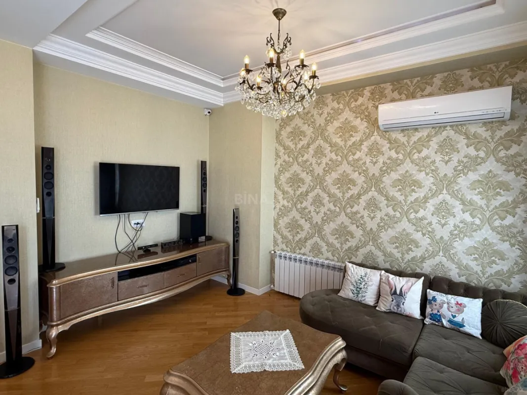 Kirayə verilir 5 otaqlı mənzil 210 m²