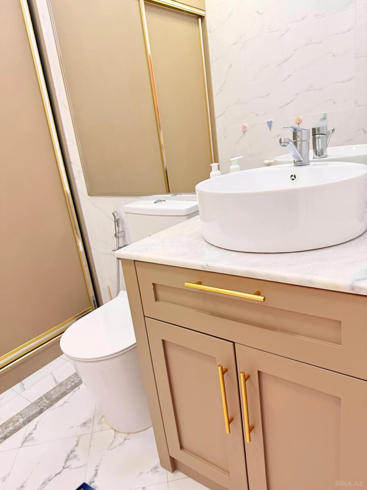 Kirayə verilir 5 otaqlı mənzil 210 m²