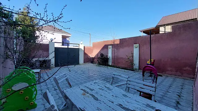Satılır 4 otaqlı həyət evi 140 m²