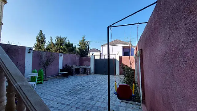 Satılır 4 otaqlı həyət evi 140 m²