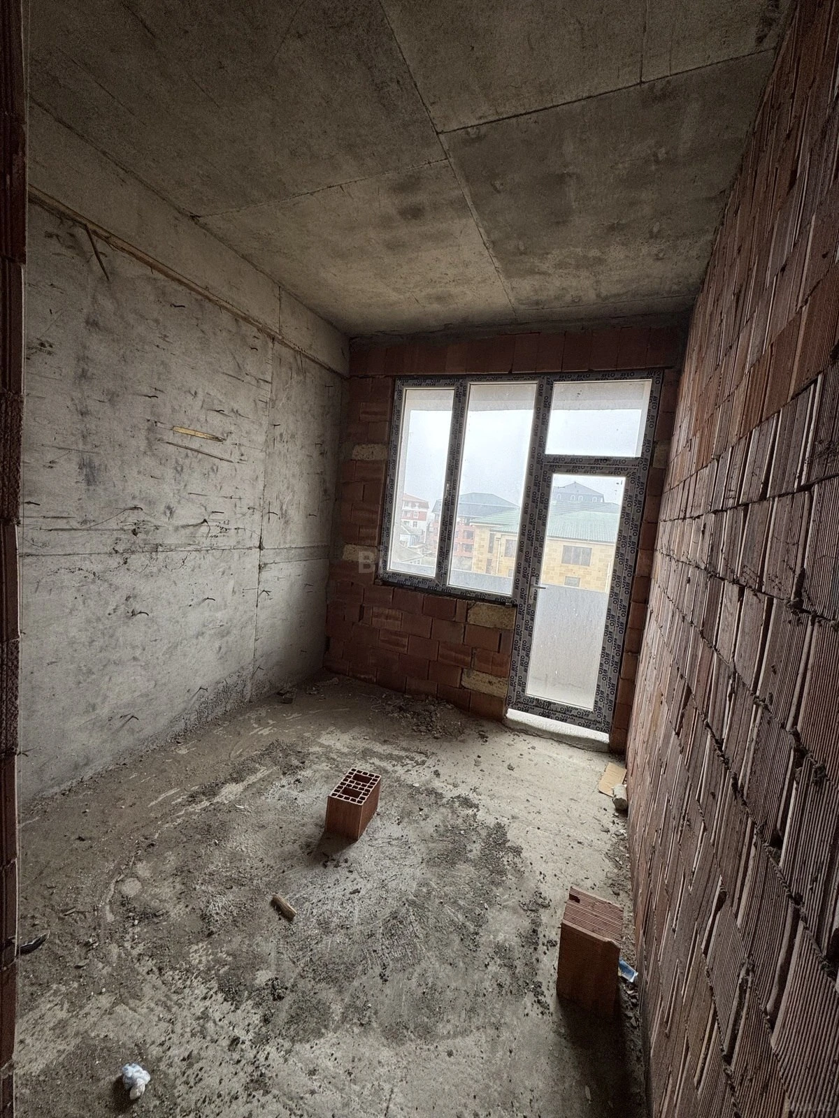 Satılır 3 otaqlı mənzil 61 m²