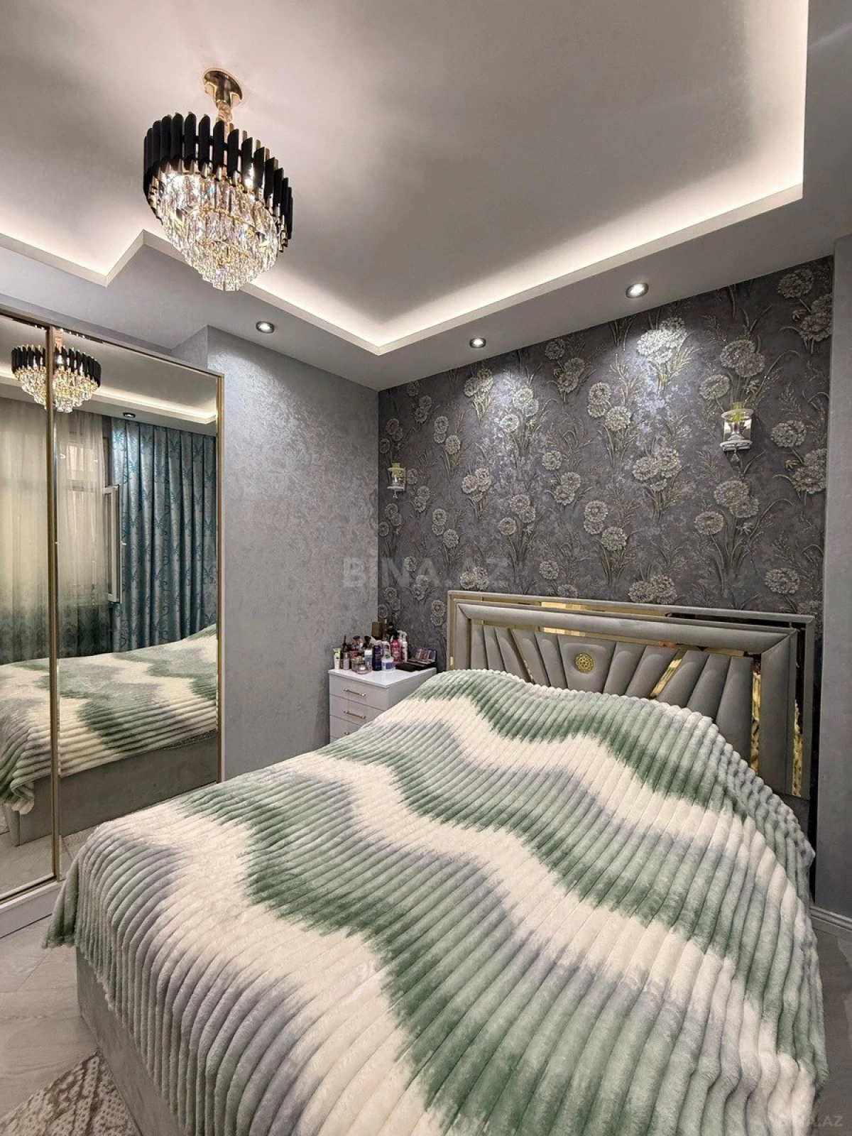 Satılır 2 otaqlı mənzil 68 m²